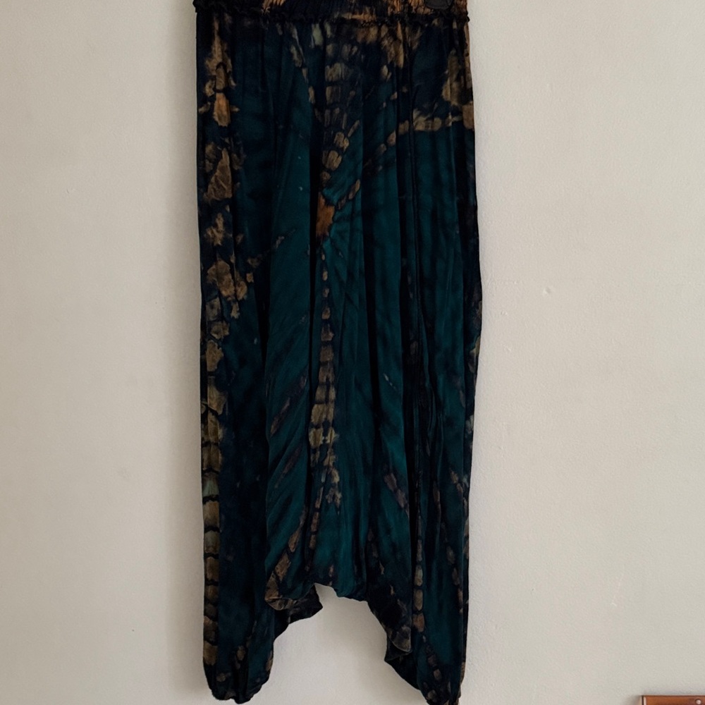 Elegant Asymmetrical Tie-Dye Pants in Green and Black